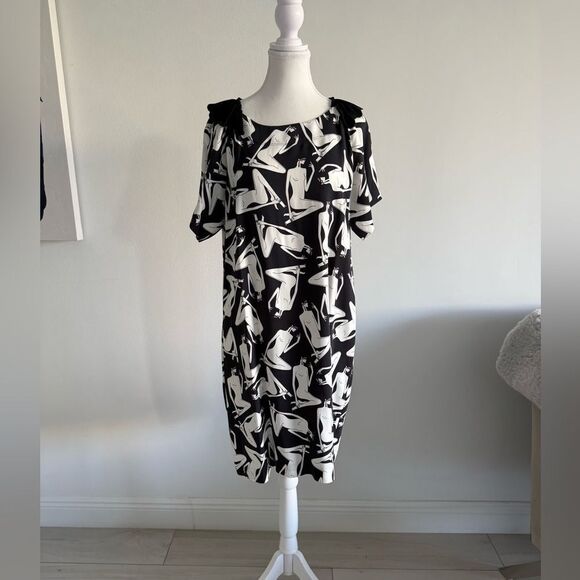 N21 unique gorgeous dress in black and white 
Stretchy material short sleeves - Picture 1 of 6